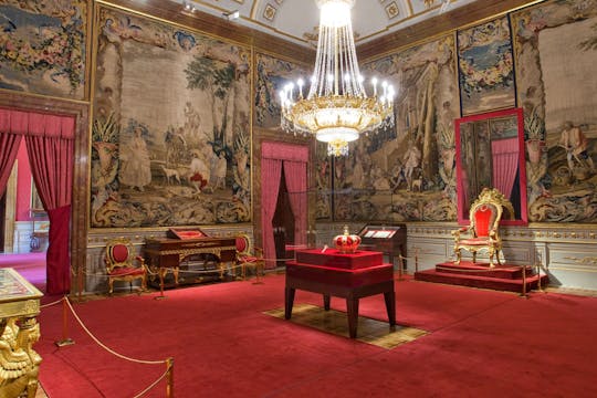 Skip-the-line tickets voor het Koninklijk Paleis Madrid en een rondleiding met gids