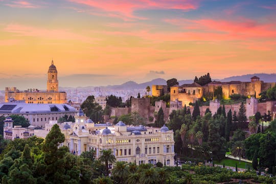 Málaga tijdens wandeltocht door de schemering